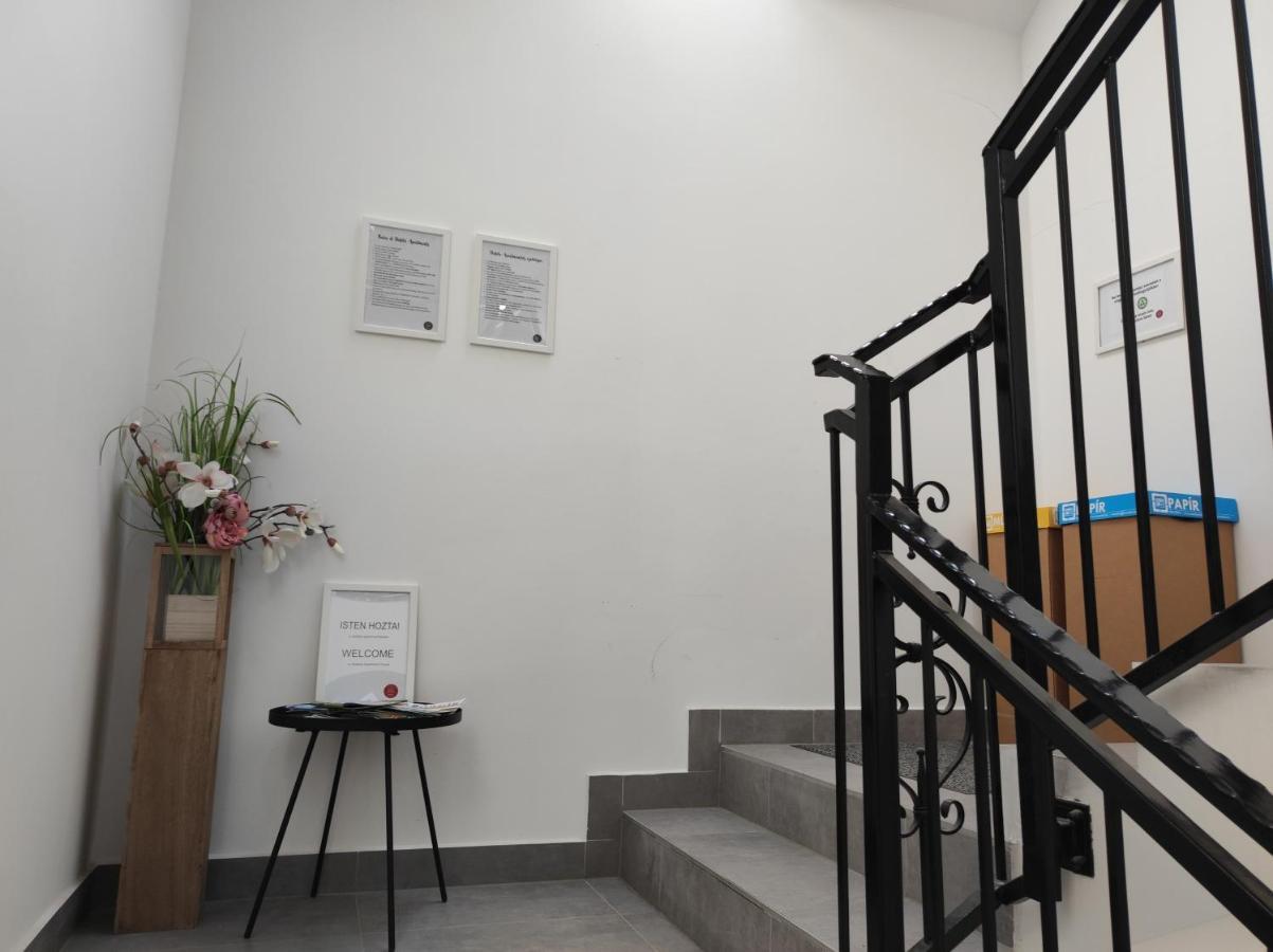 Stafetahaz Apartmanok Vác Exterior foto